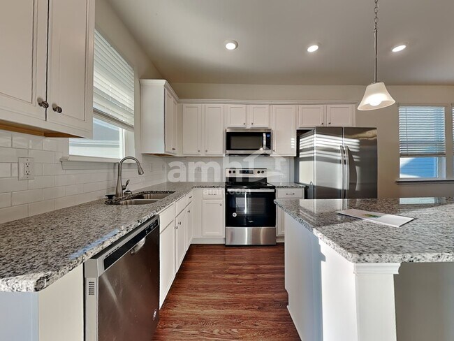 Foto del edificio - 301 Stowe Rd