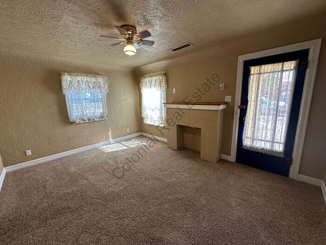 Foto del edificio - Cozy 2 Bed 1 bath house with detached garage and central Heat and air and washer/dryer hookups in...