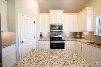 Building Photo - 708 Holstein Dr