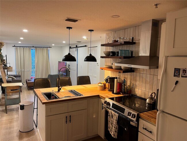 Foto del edificio - 218 SW 8th Ave