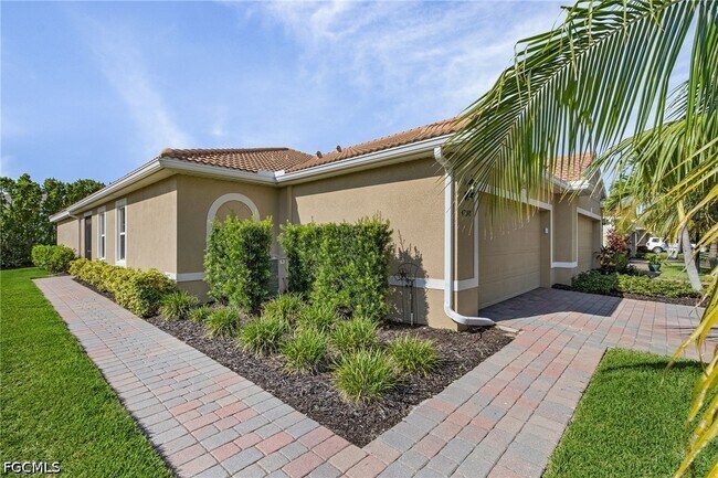 Foto del edificio - 4298 Dutchess Park Rd
