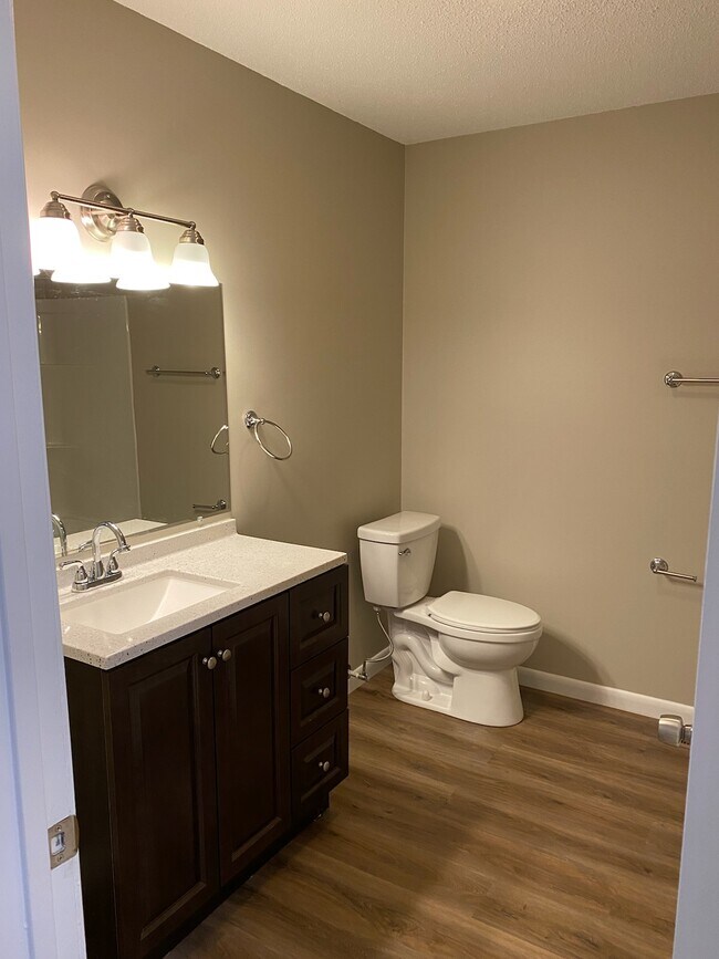 Foto del edificio - 129 White Oak Dr