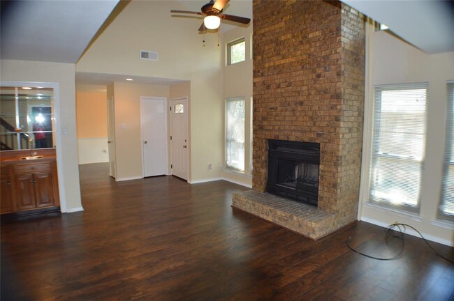 Building Photo - 2143 Country Villa Dr