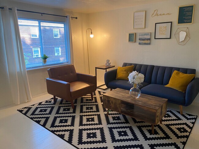 Foto del edificio - 1696 Monongahela Ave