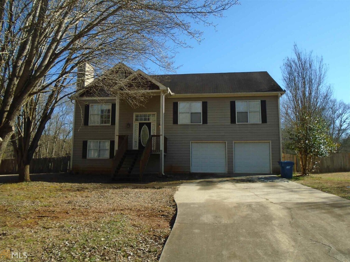 Primary Photo - 275 Thorn Brook Cir