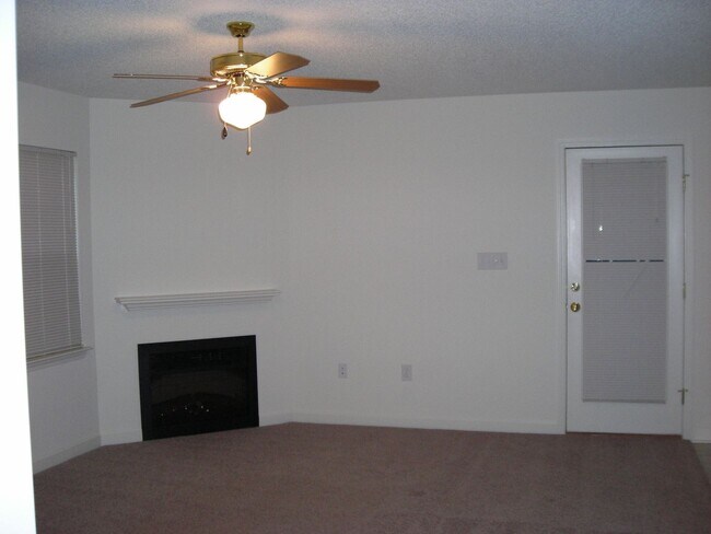 Building Photo - 181 Clusters Cir