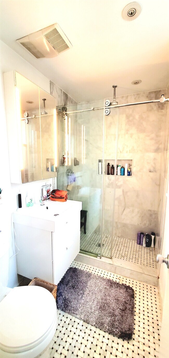 Foto del edificio - 211 Clinton St