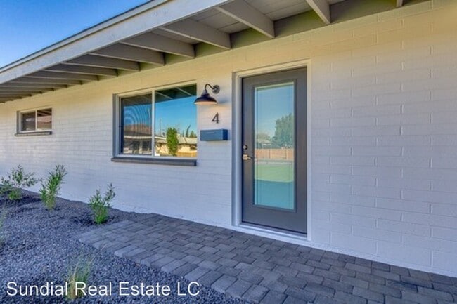 Building Photo - 3031 N 69th Pl