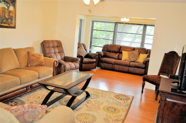 Foto del edificio - 3399 Mermoor Dr