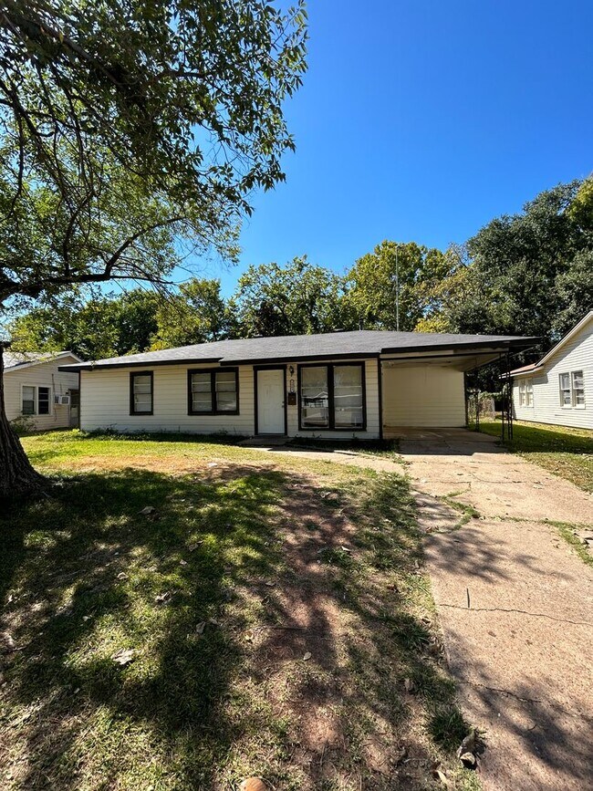 Building Photo - 1509 Debra St