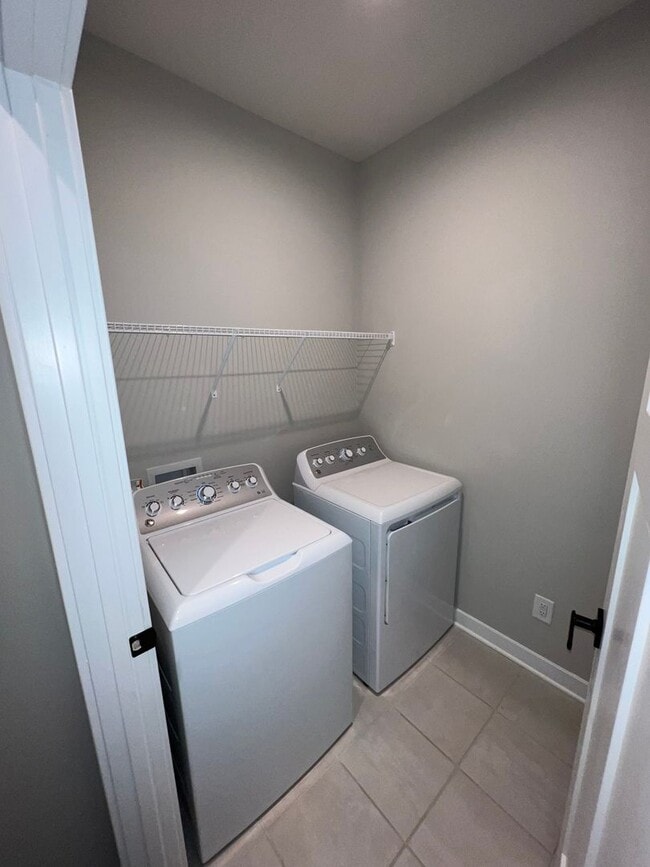 Foto del edificio - 3817 Davis Creek Pl