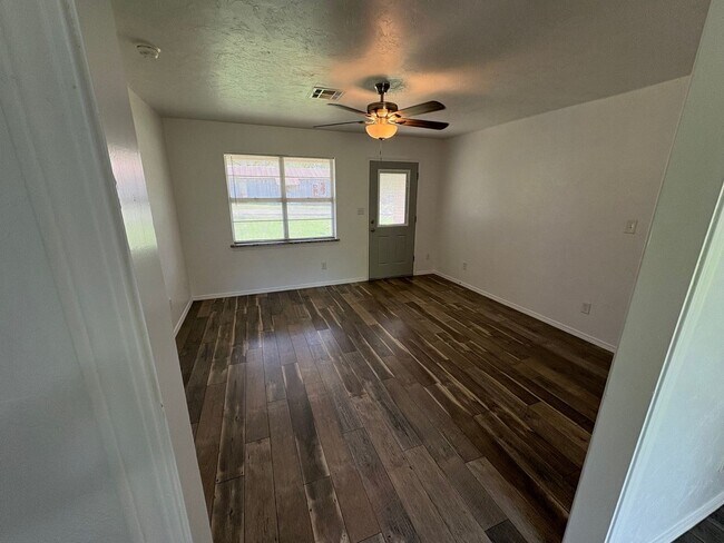 Foto del edificio - 316 E 6th St