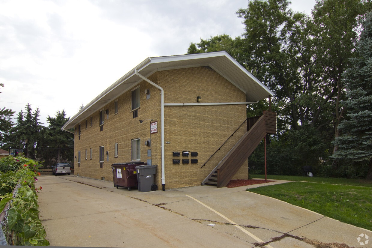 Building Photo - 2628 S 84th St