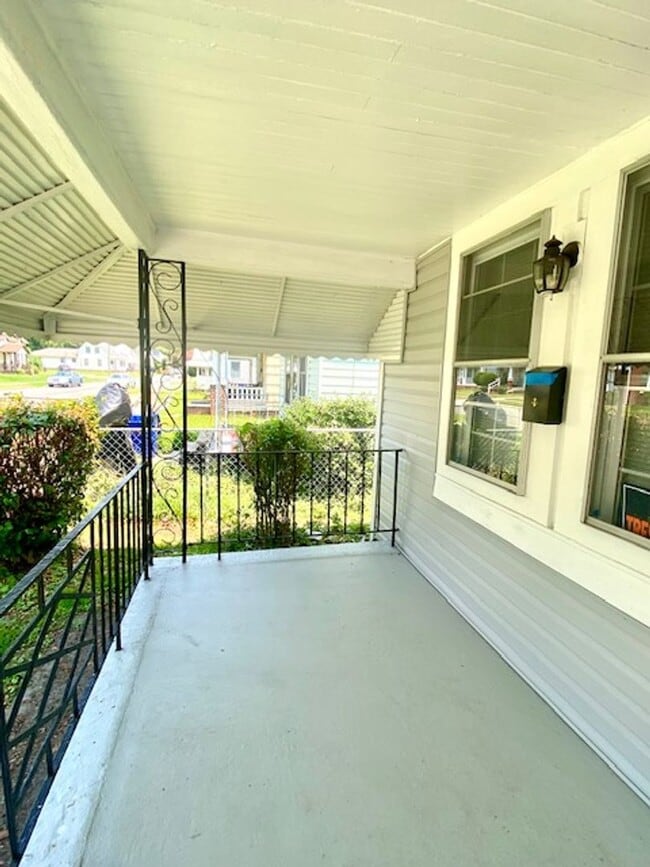 Building Photo - Truxton