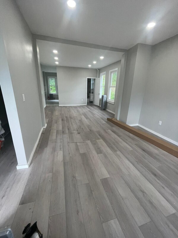Building Photo - 292 Garside St