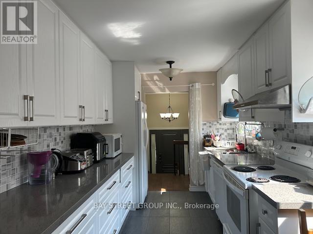Building Photo - 83-83 Snowshoe Crescent