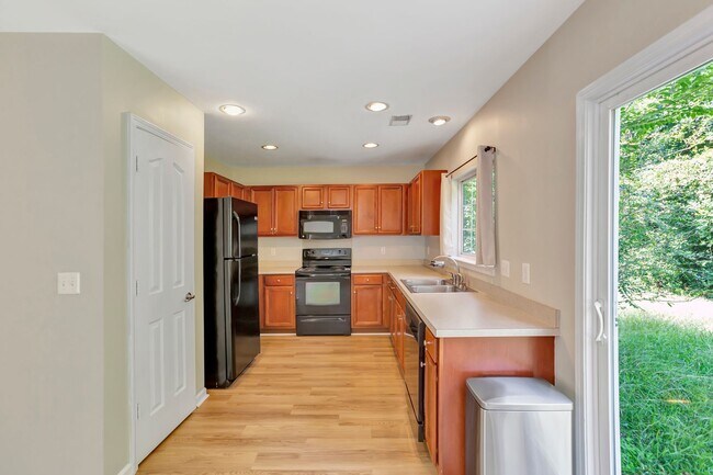 Foto del edificio - A True Summerville Gem in Eagle Run!!