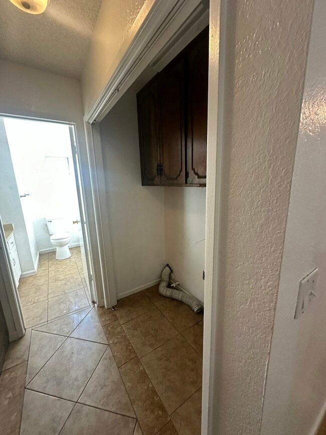 Foto del edificio - 1711 E Paradise Ave