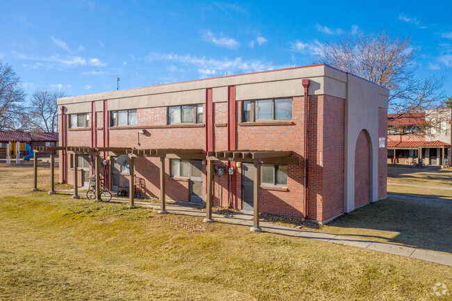 Building Photo - Sun Valley Homes