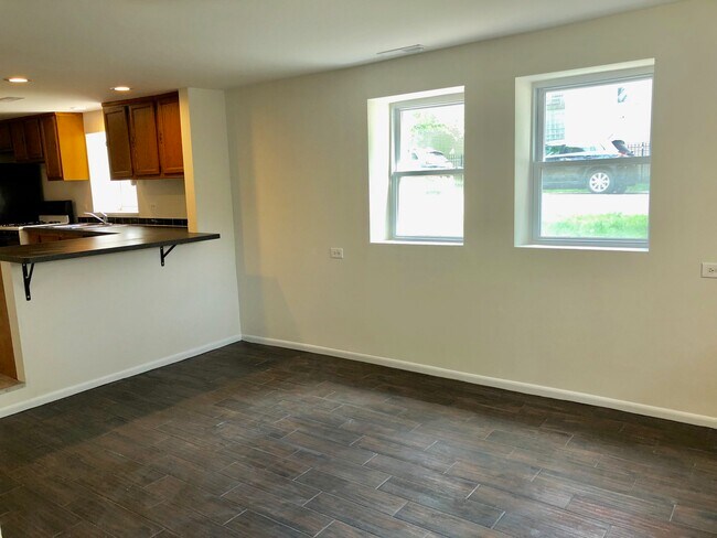 Building Photo - 3301 N Oakley Ave