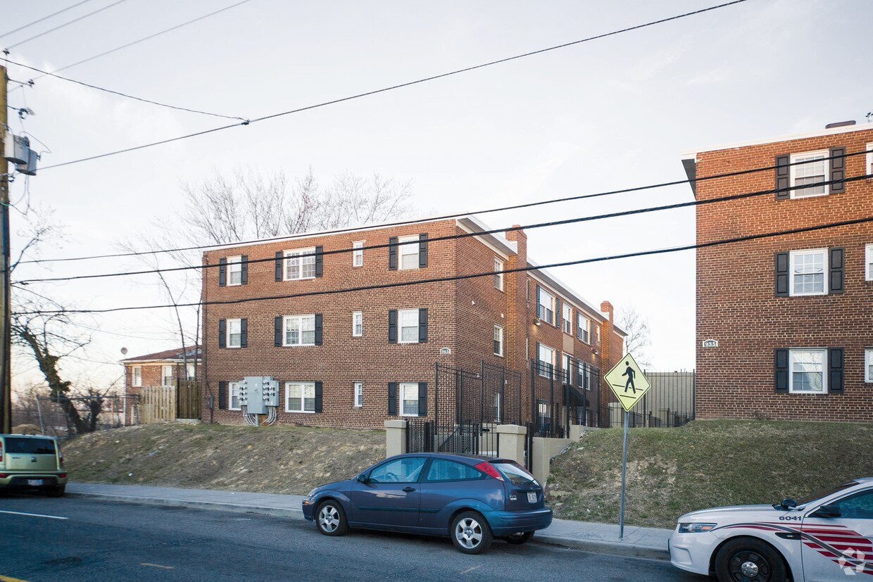 Foto principal - 945 Division Ave NE