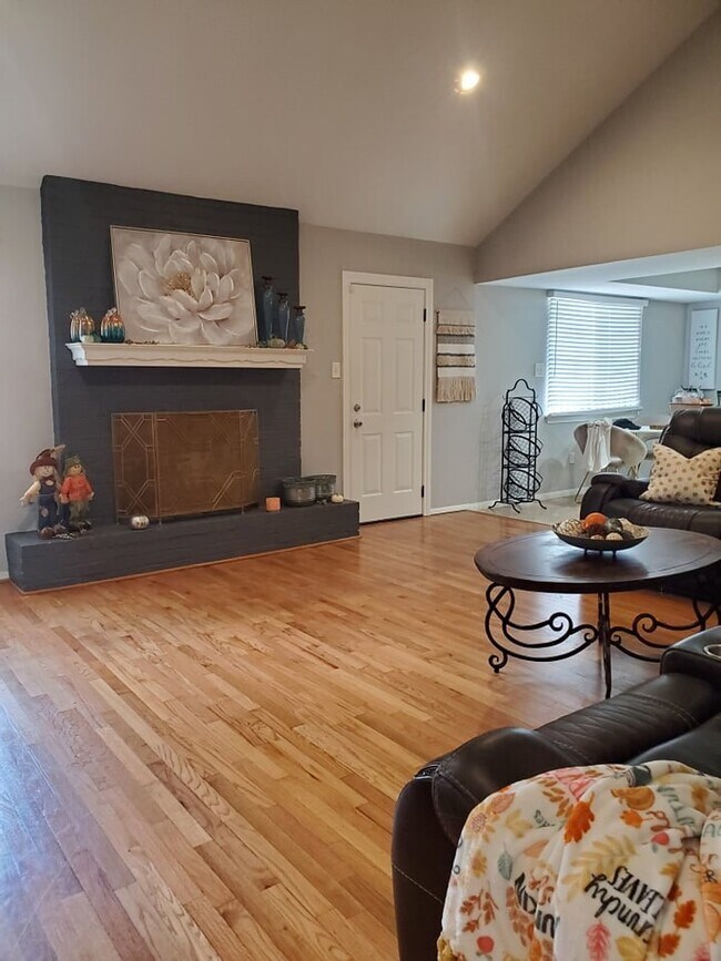 Foto del edificio - 5210 Honey Cir