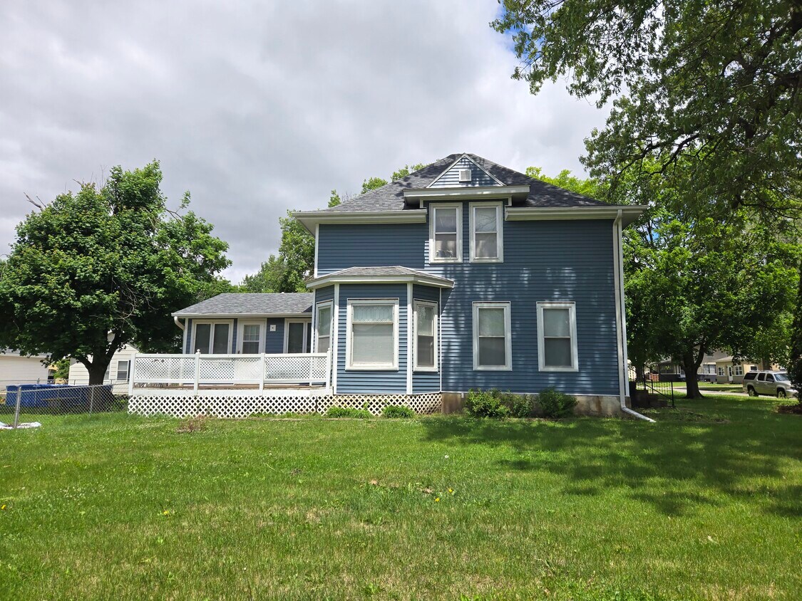 Foto principal - 607 E 7th St N