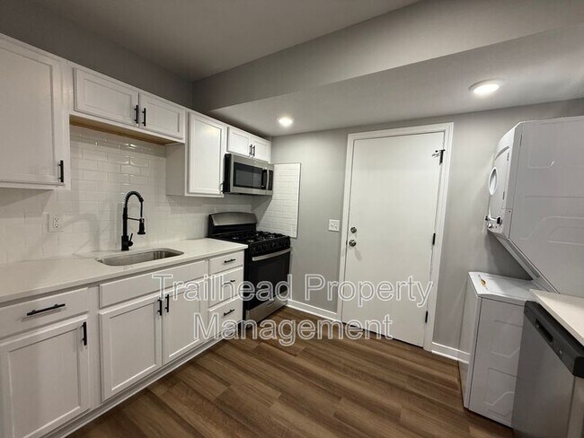 Foto del edificio - 6405 Brookside Rd