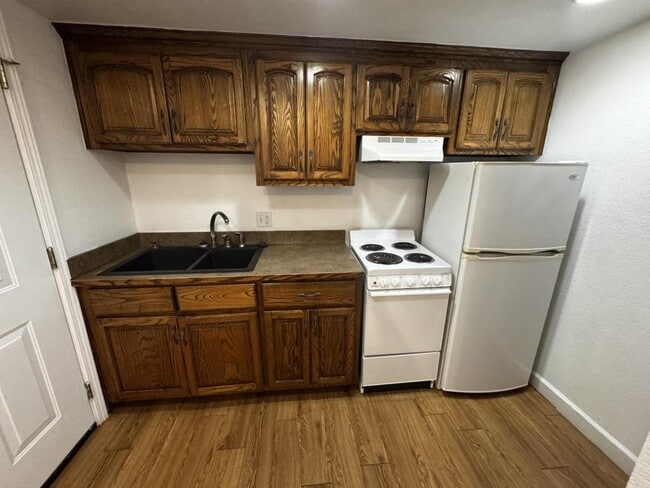 Building Photo - 103 E Central Ave