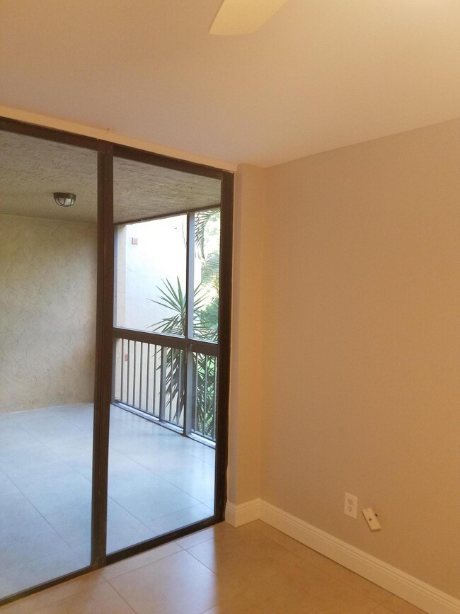 Building Photo - 820 Lavers Cir