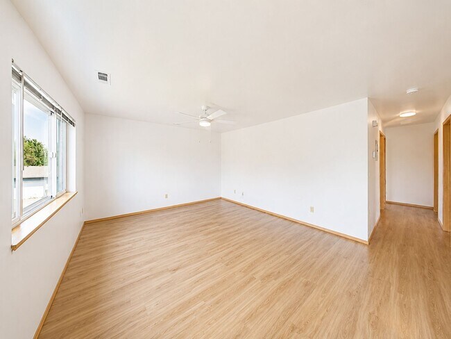Foto del edificio - 8 Michael Grove Ave