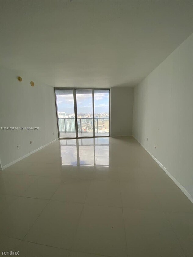 Foto del edificio - 1 br, 1 bath Condo - 465 Brickell Ave Apt ...