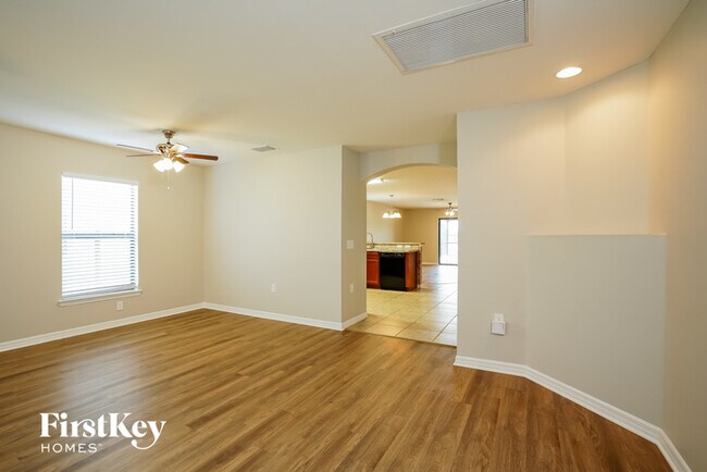 Building Photo - 708 Evening Shade Ln
