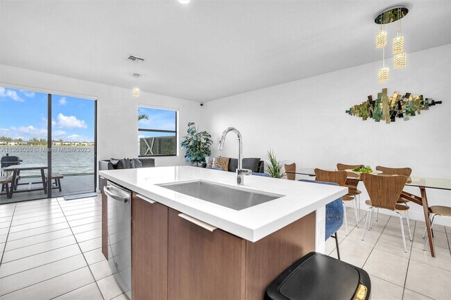 Foto del edificio - 15843 NW 90th Ct