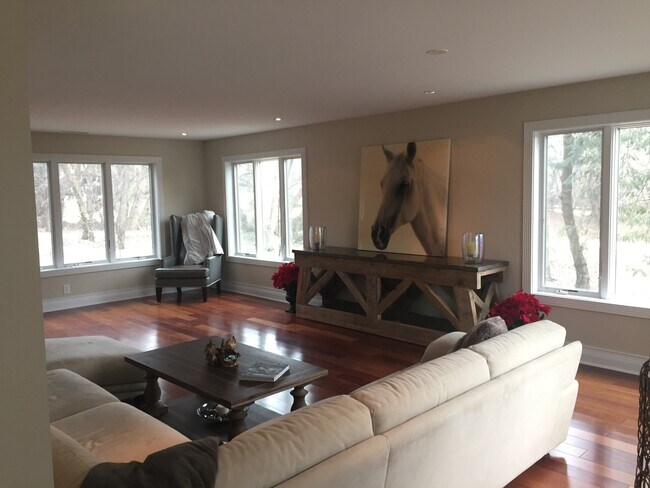 Building Photo - 2 Stone Ridge Dr