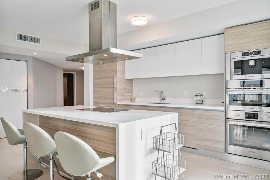 Primary Photo - 330 Sunny Isles Blvd