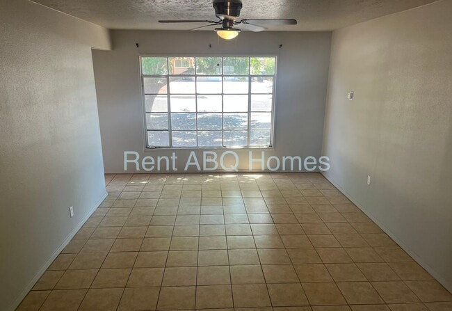 Building Photo - 1,250 Sq. Ft. Family Home in NE Heights