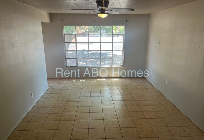 Foto del edificio - 1,250 Sq. Ft. Family Home in NE Heights