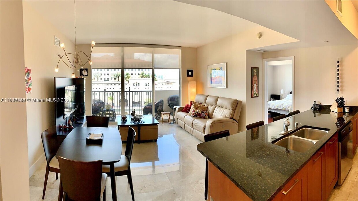 Foto principal - 4100 Salzedo St