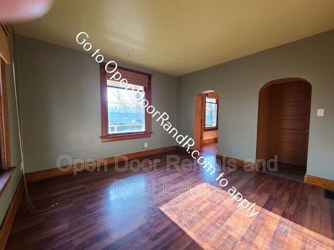 Foto del edificio - 833 Edgewater Ave