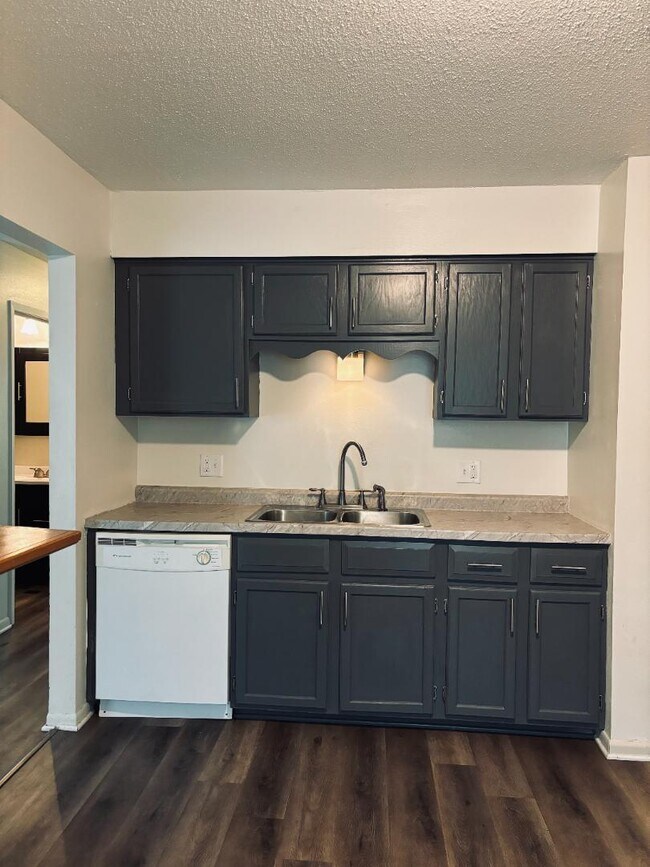 Foto del edificio - 935 Herold Ave