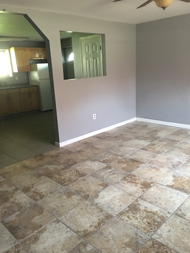 Living room into kitchen. - 11 Dreamland St