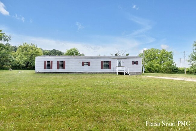 Building Photo - Freshly Renovated 2 Bed, 2 Bath Home on Ac...