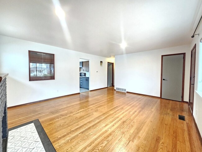 Foto del edificio - $2,300 - 3 Bed / 2 Bath Rancher Home in Perry District