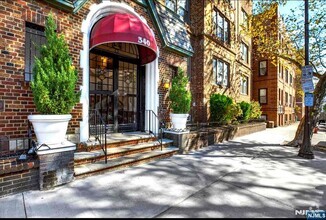 Building Photo - 340 Fairmount Ave