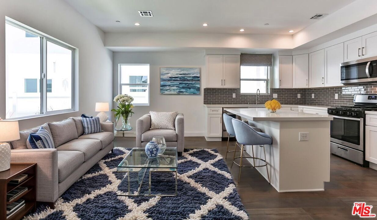 Primary Photo - 3946 S Budlong Ave