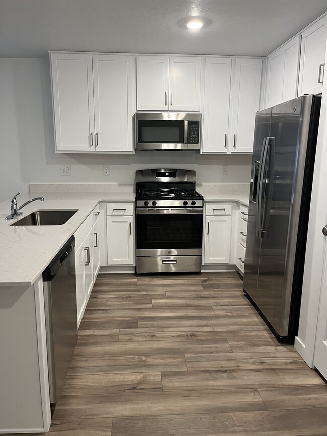 Building Photo - 304 Avalena Ave