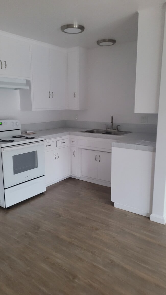 Building Photo - 11841 Old River School Rd