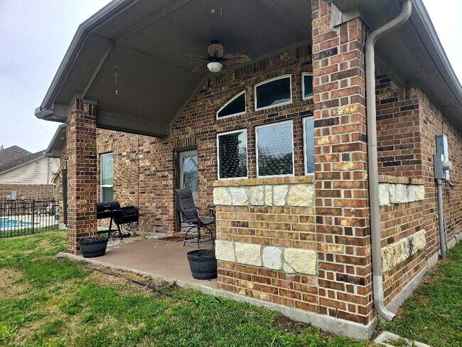 Foto del edificio - 2419 Doral Dr