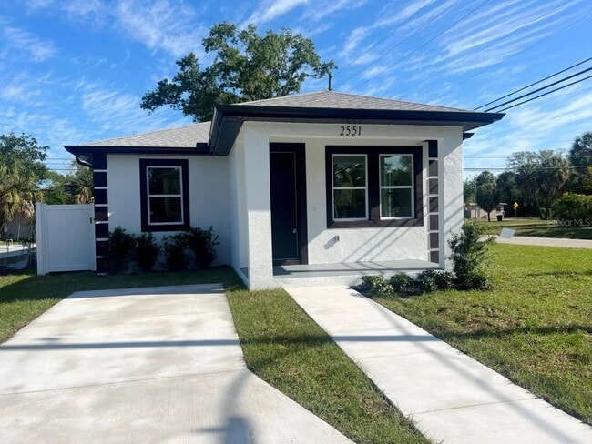 Building Photo - 2551 Langdon Ave S
